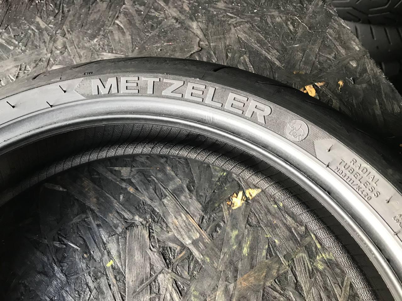 120/70 R17 Metzeler Sportec M9 RR