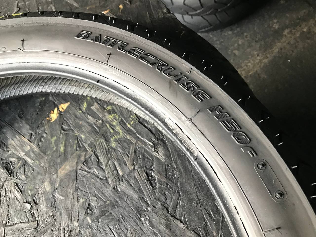 100/90 R19 Bridgestone BattleCruise H50