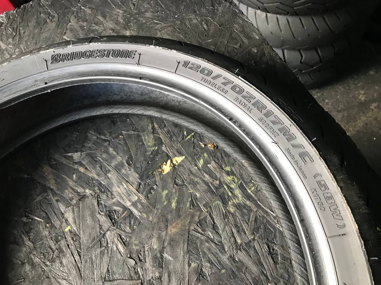 120/70 R17 Bridgestone Battlax Hypersport S22F