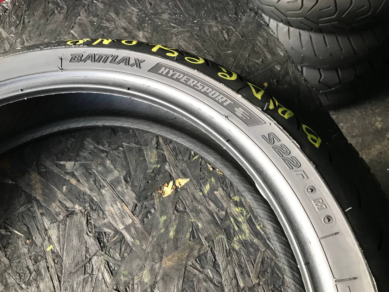 120/70 R17 Bridgestone Battlax Hypersport S22F