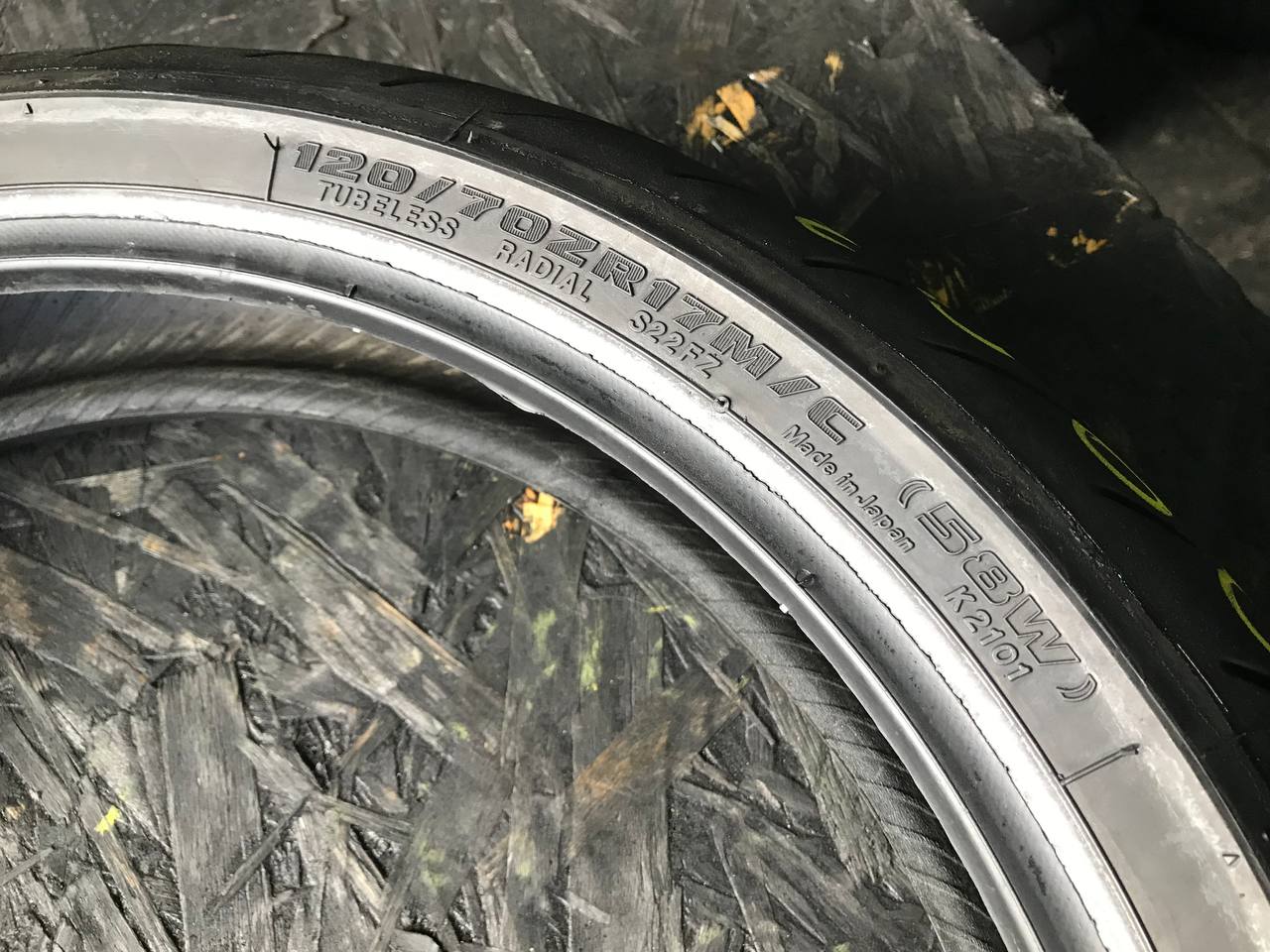 120/70 R17 Bridgestone Battlax Hypersport S22F