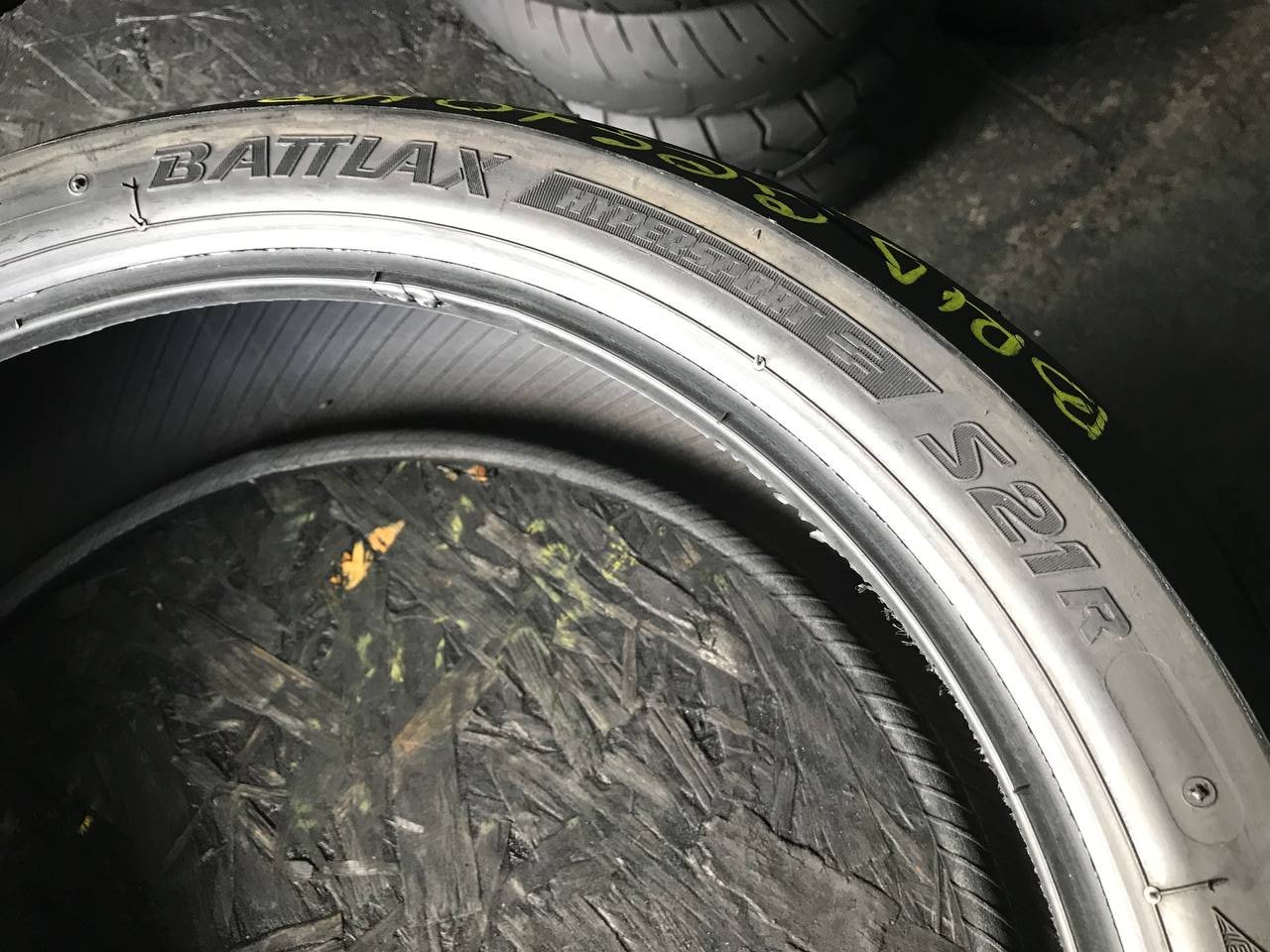 180/55 R17 Bridgestone Battlax Hypersport S21R