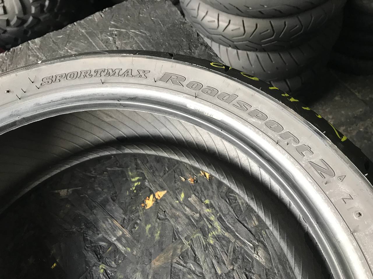 180/55 R17 Dunlop SportMax RoadSport 2