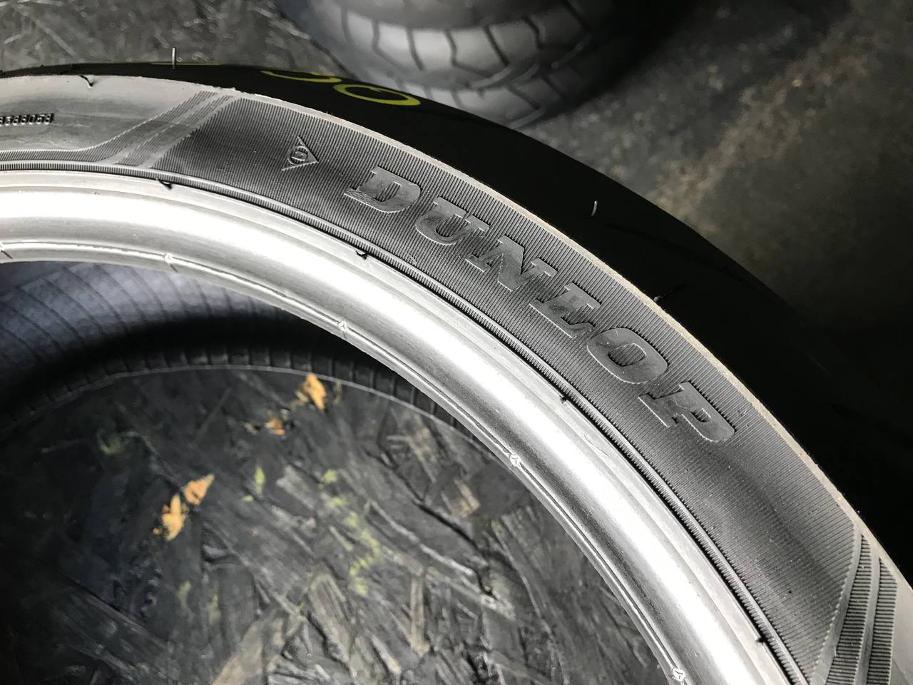 180/55 R17 Dunlop Qualifier Core