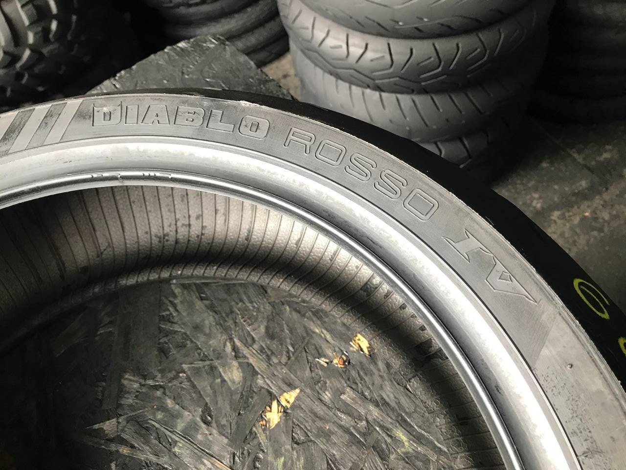 190/55 R17 Pirelli Diablo Rosso IV