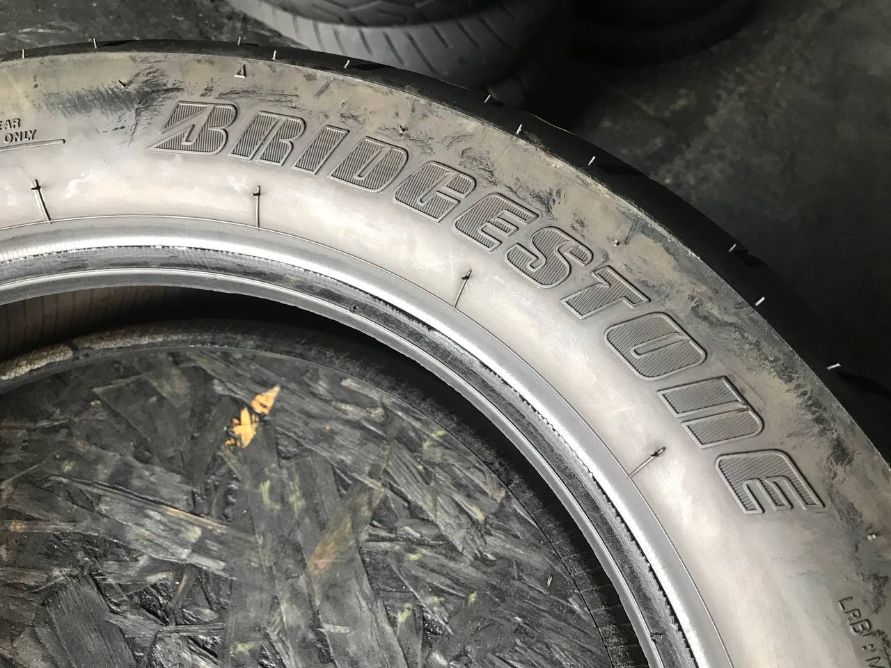 160/80 R15 Bridgestone Exedra Max