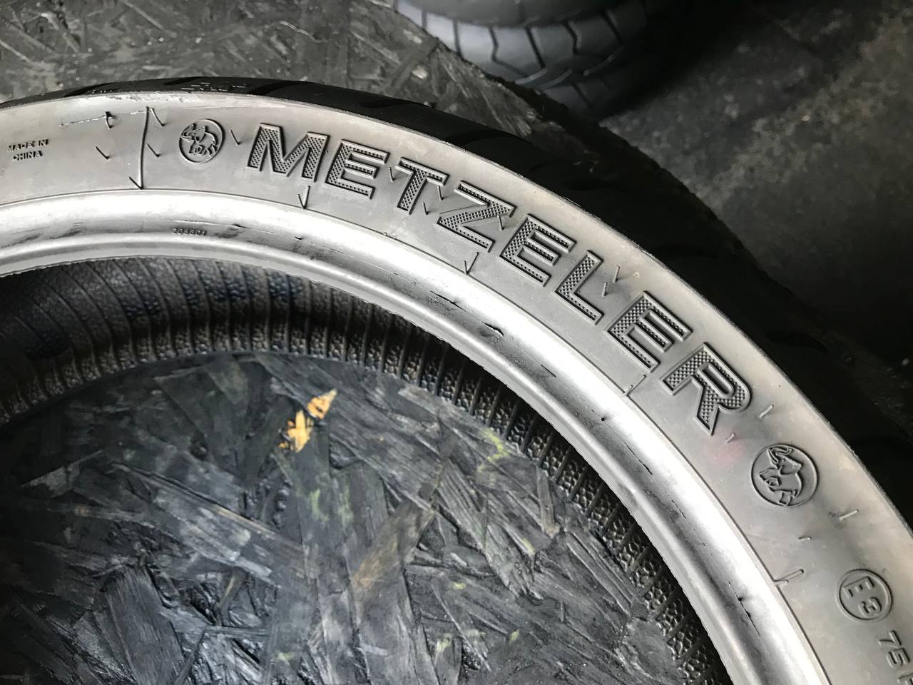 160/60 R17 Metzeler Roadtec Z6