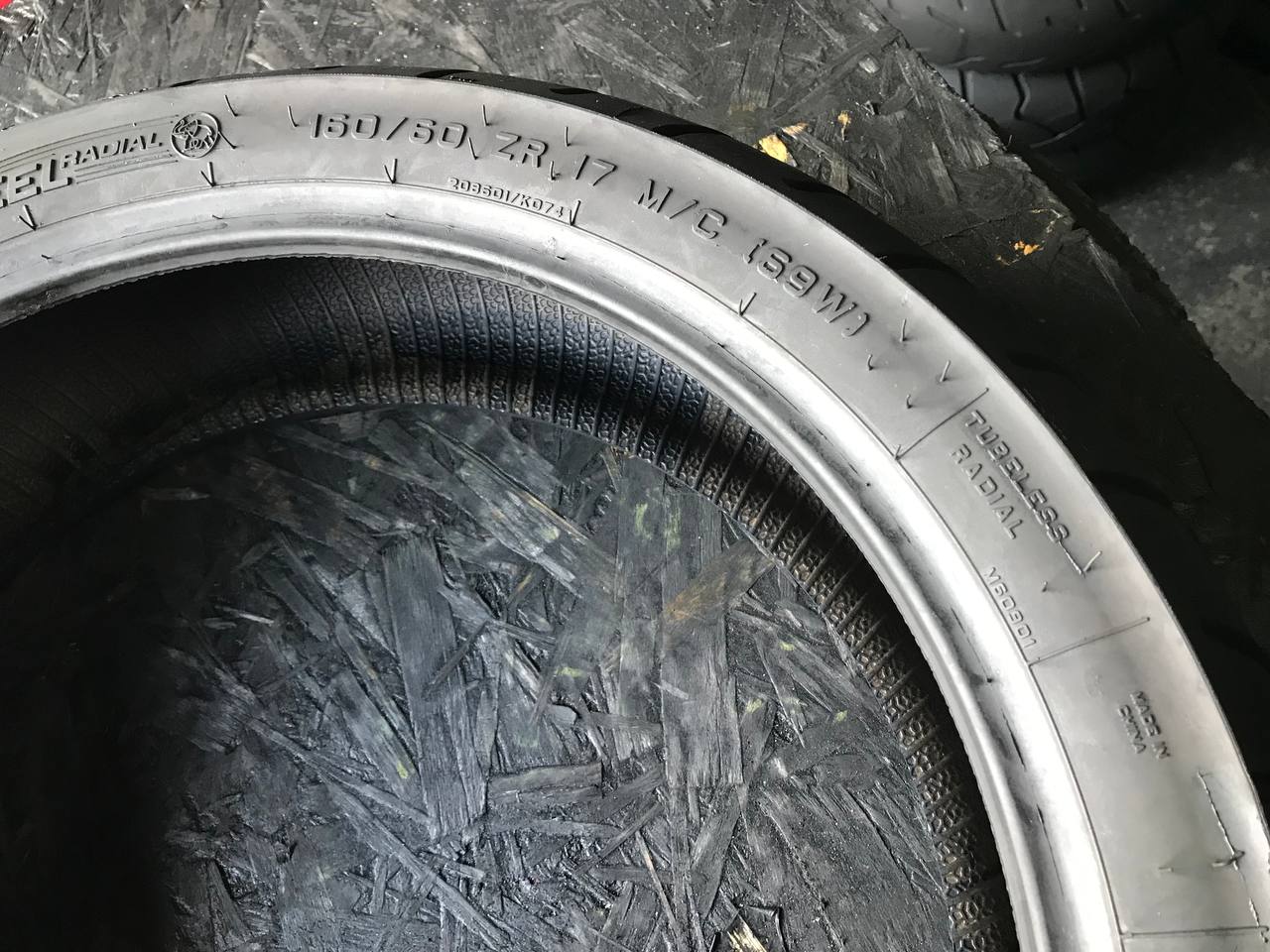 160/60 R17 Metzeler Roadtec Z6