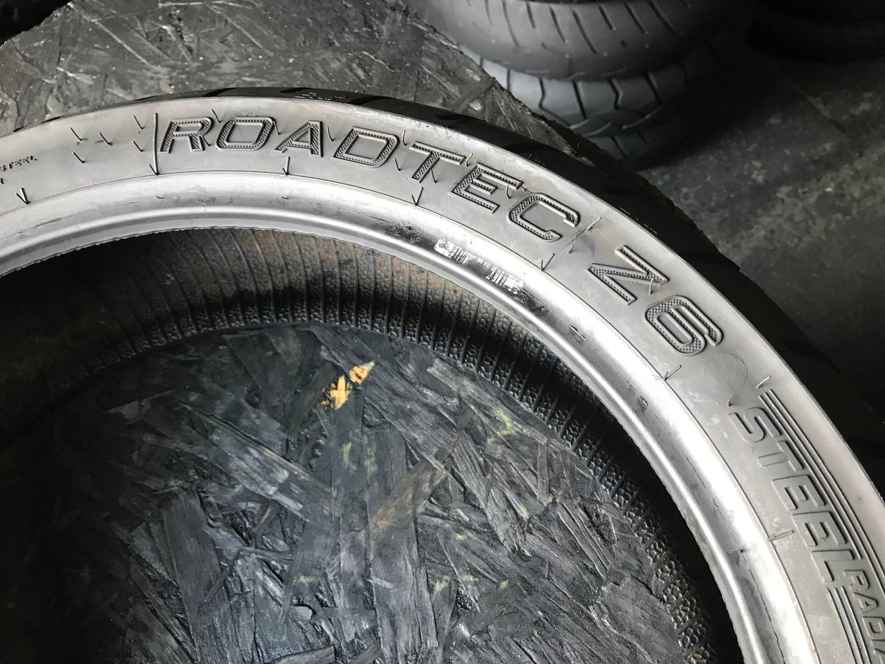 160/60 R17 Metzeler Roadtec Z6
