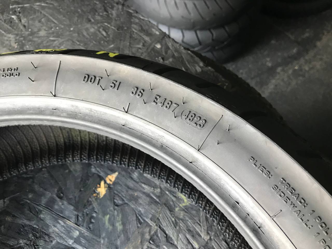 160/60 R17 Metzeler Roadtec Z6