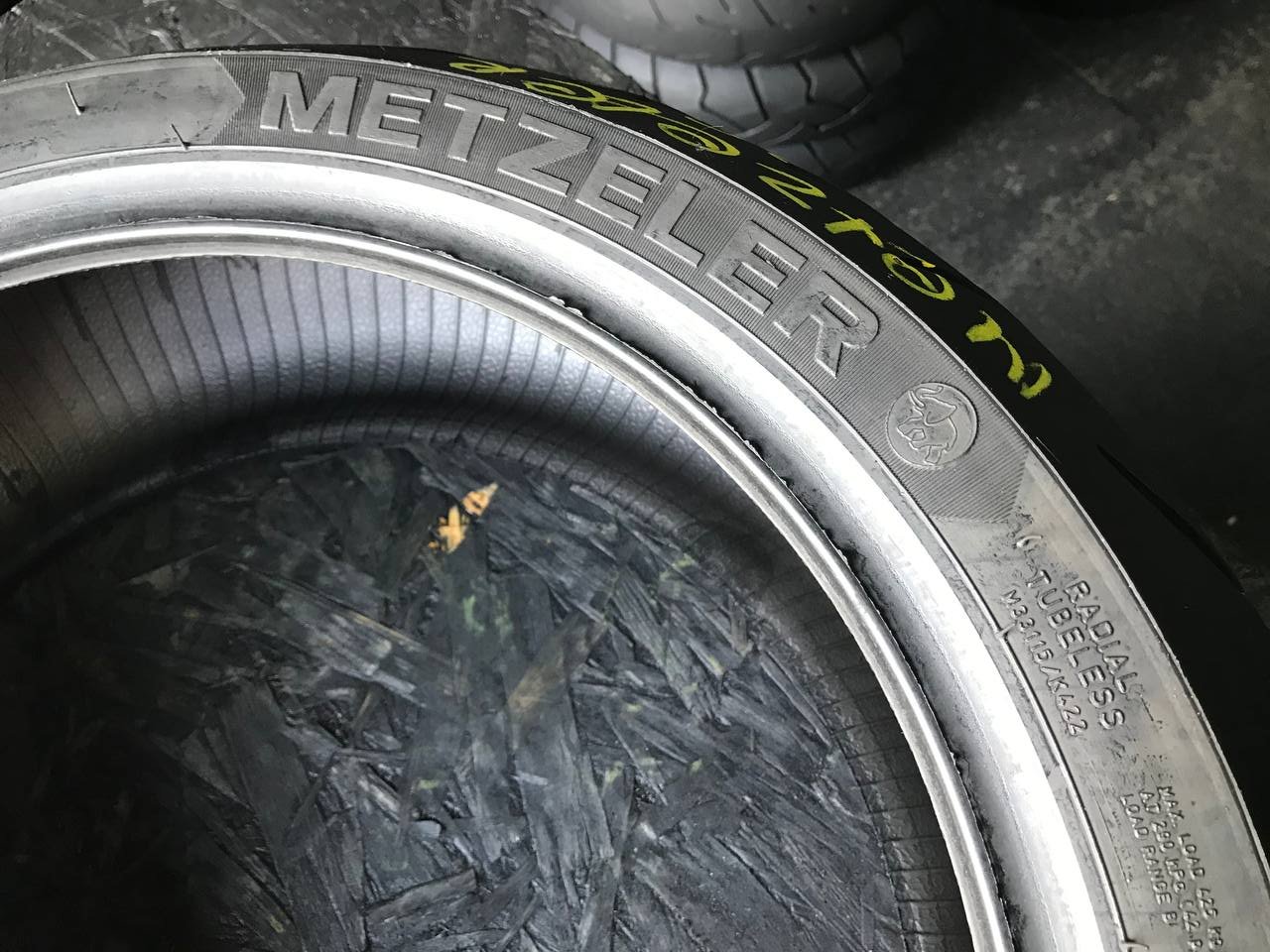 200/55 R17 Metzeler Sportec M9 RR