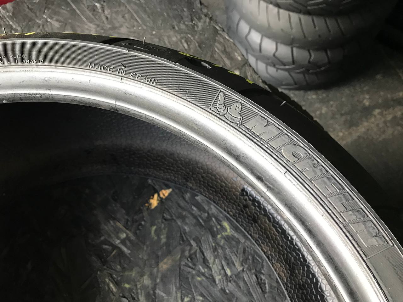 240/40 R18 Michelin Scorcher 11