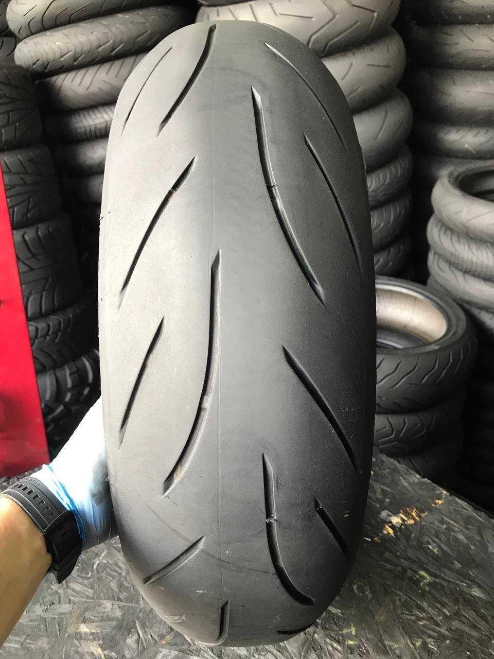 180/55 R17 Bridgestone Battlax Hypersport S21R