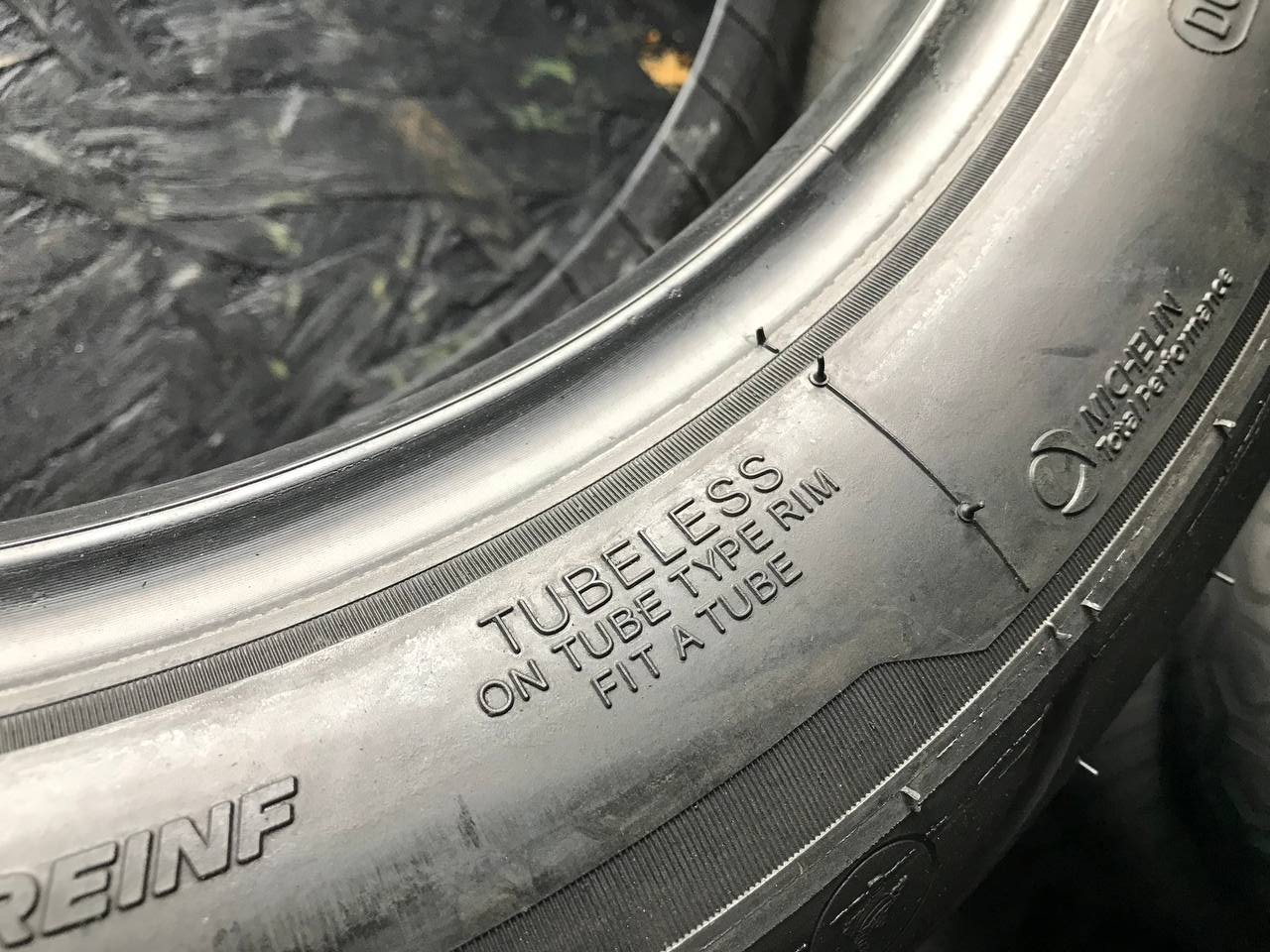180/65 R16 Michelin Commander III