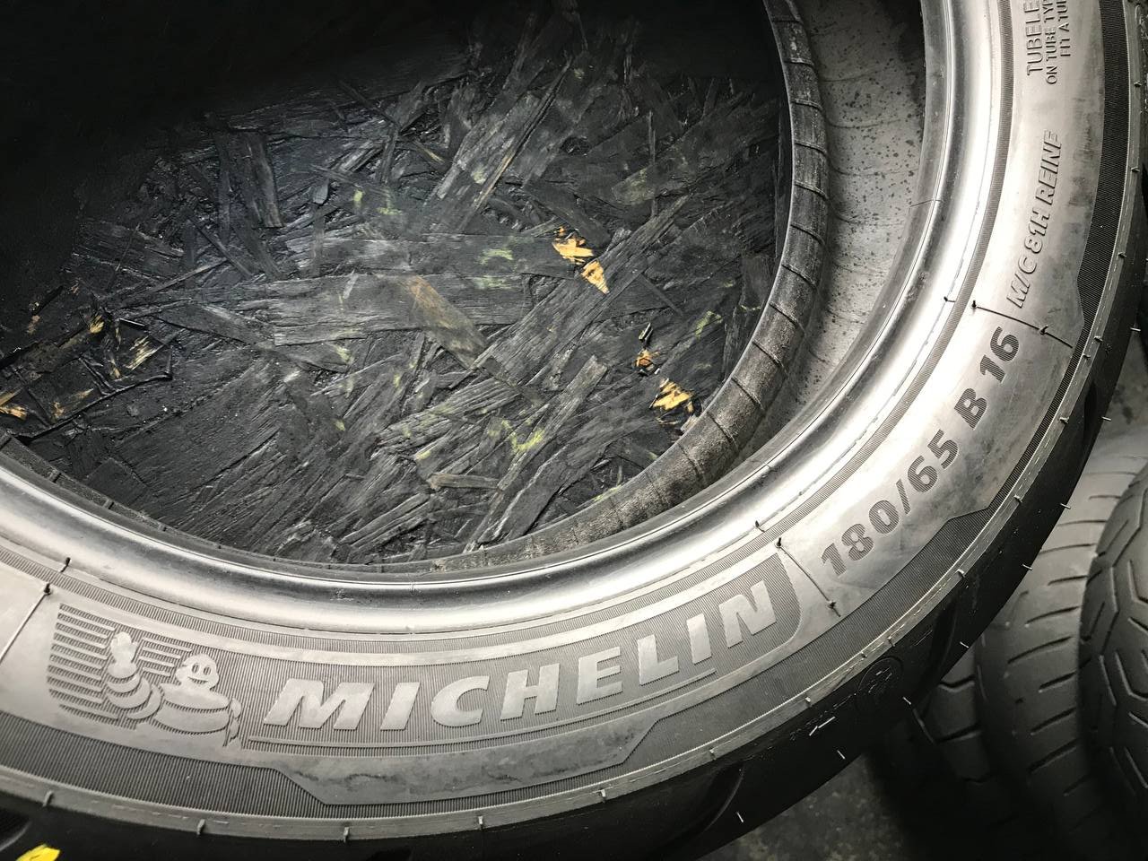 180/65 R16 Michelin Commander III