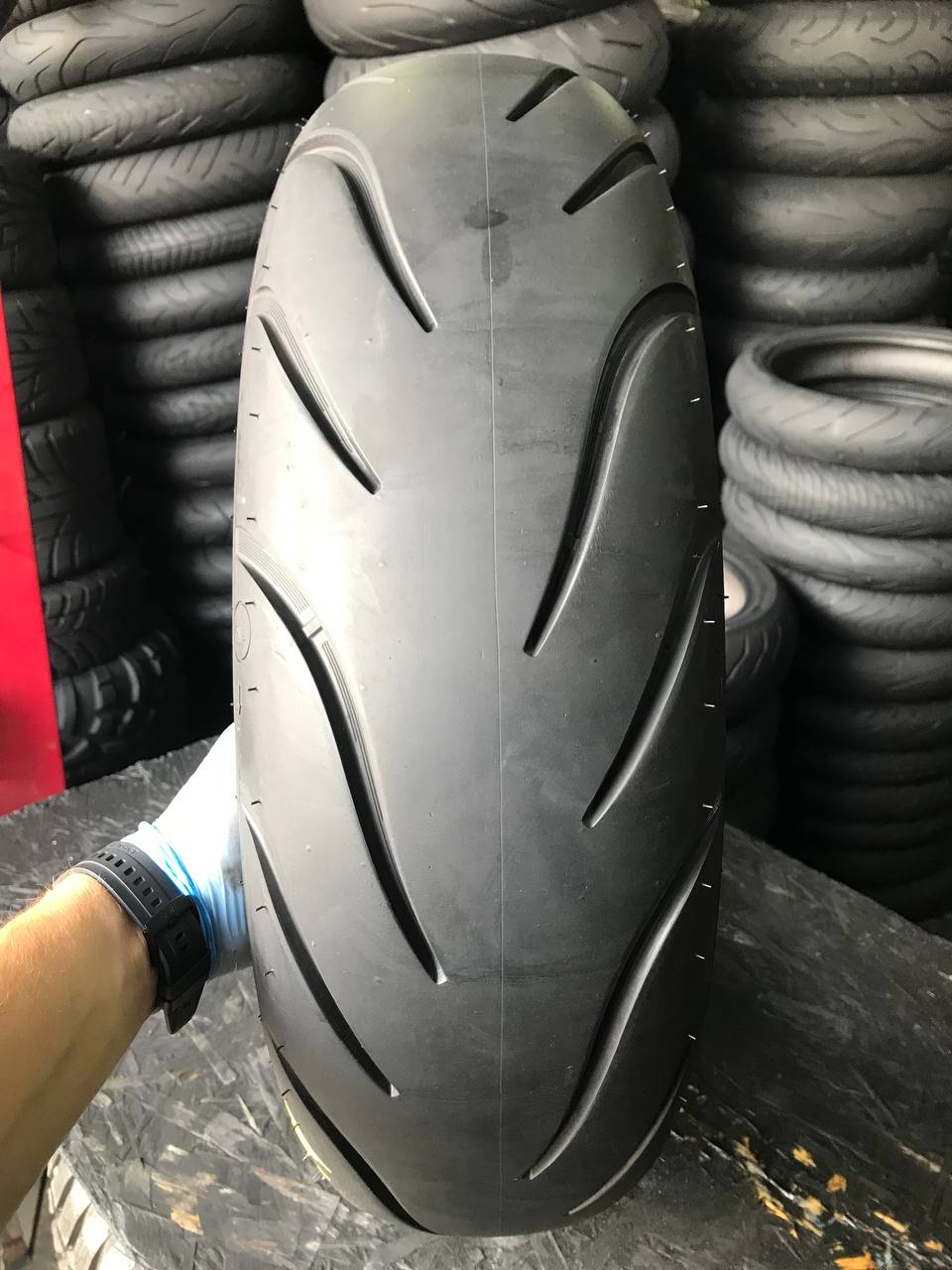 180/65 R16 Michelin Commander III