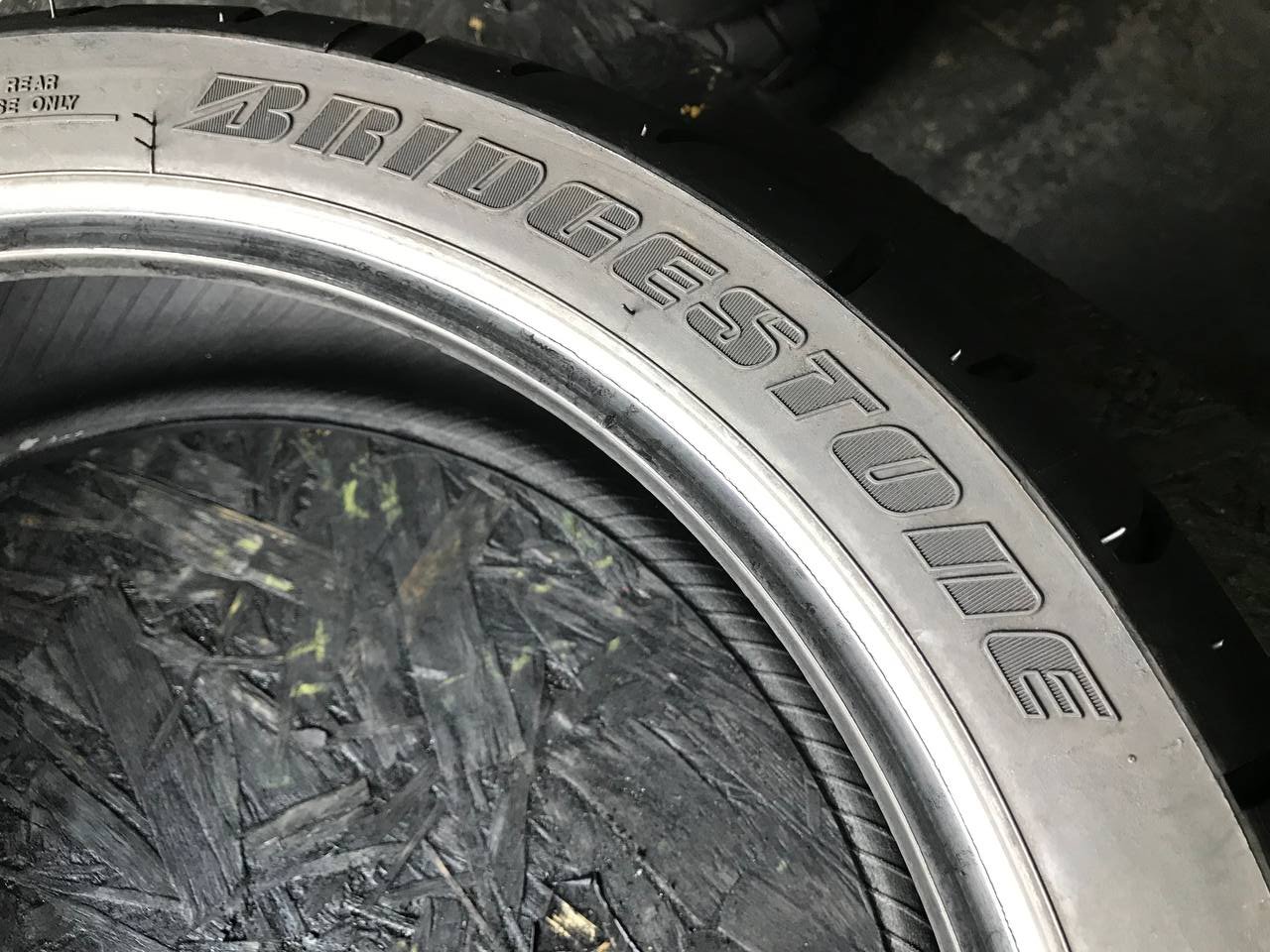 160/60 R17 Bridgestone Battlax Sport Touring BT021R
