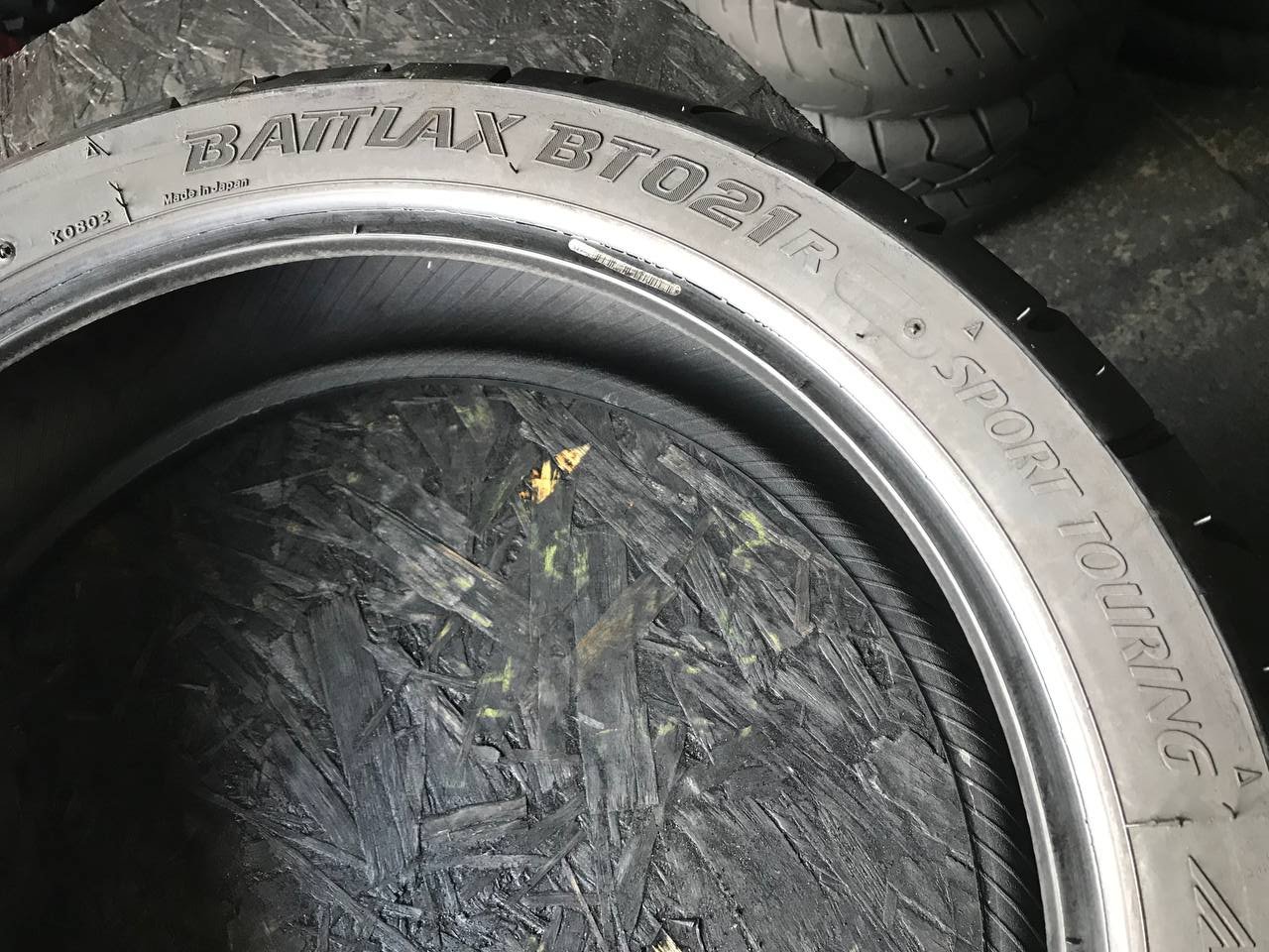 160/60 R17 Bridgestone Battlax Sport Touring BT021R
