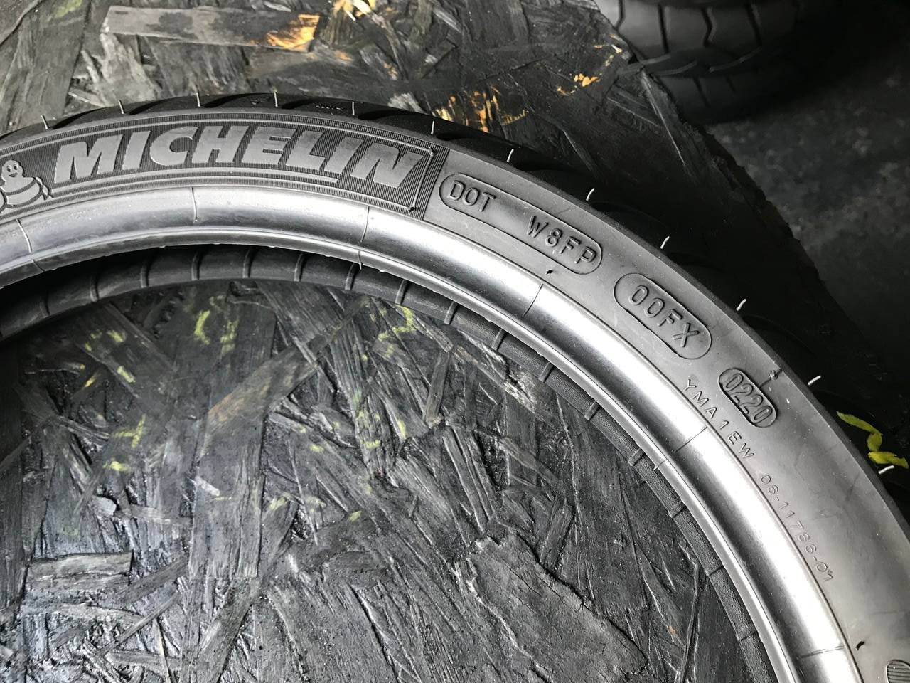 80/90 R16 Michelin Pilot Street