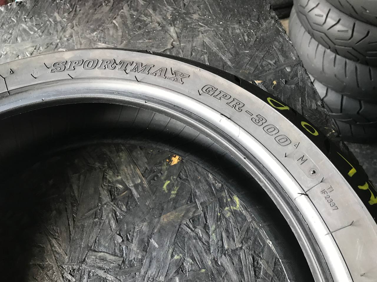 150/60 R17 Dunlop Sportmax GPR 300