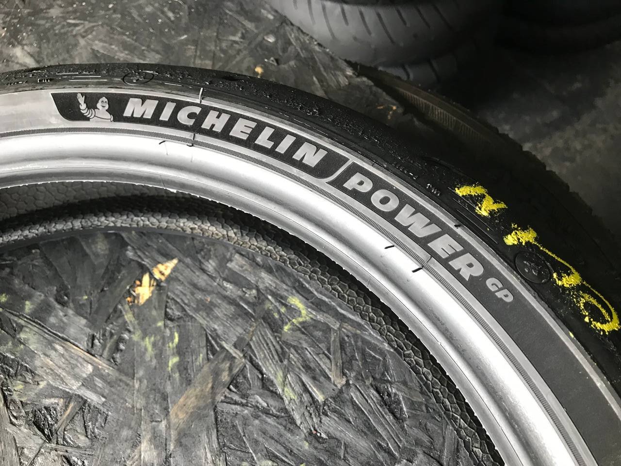 120/70 R17 Michelin Power GP