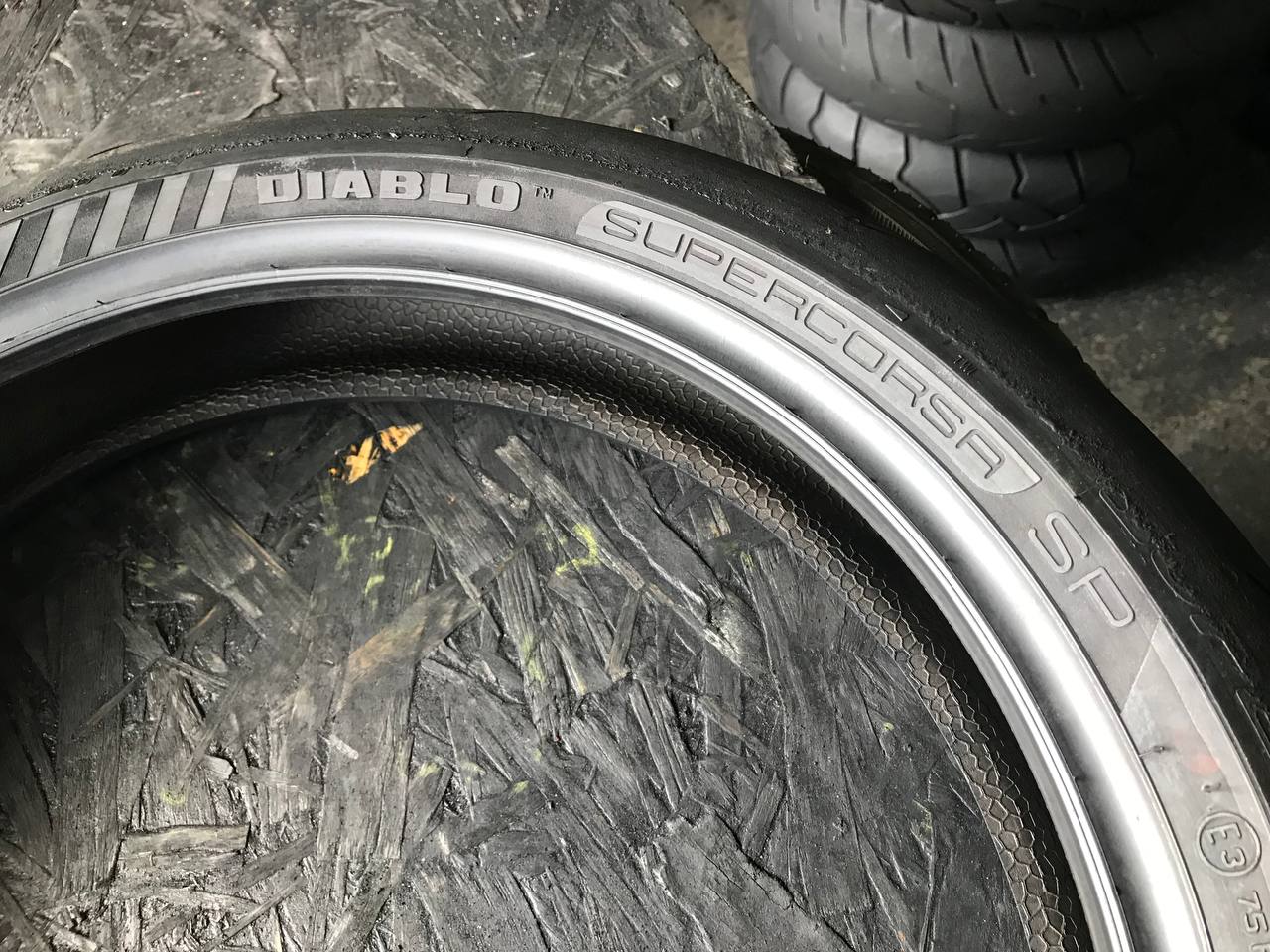 120/70 R17 Pirelli Diablo Supercorsa SP