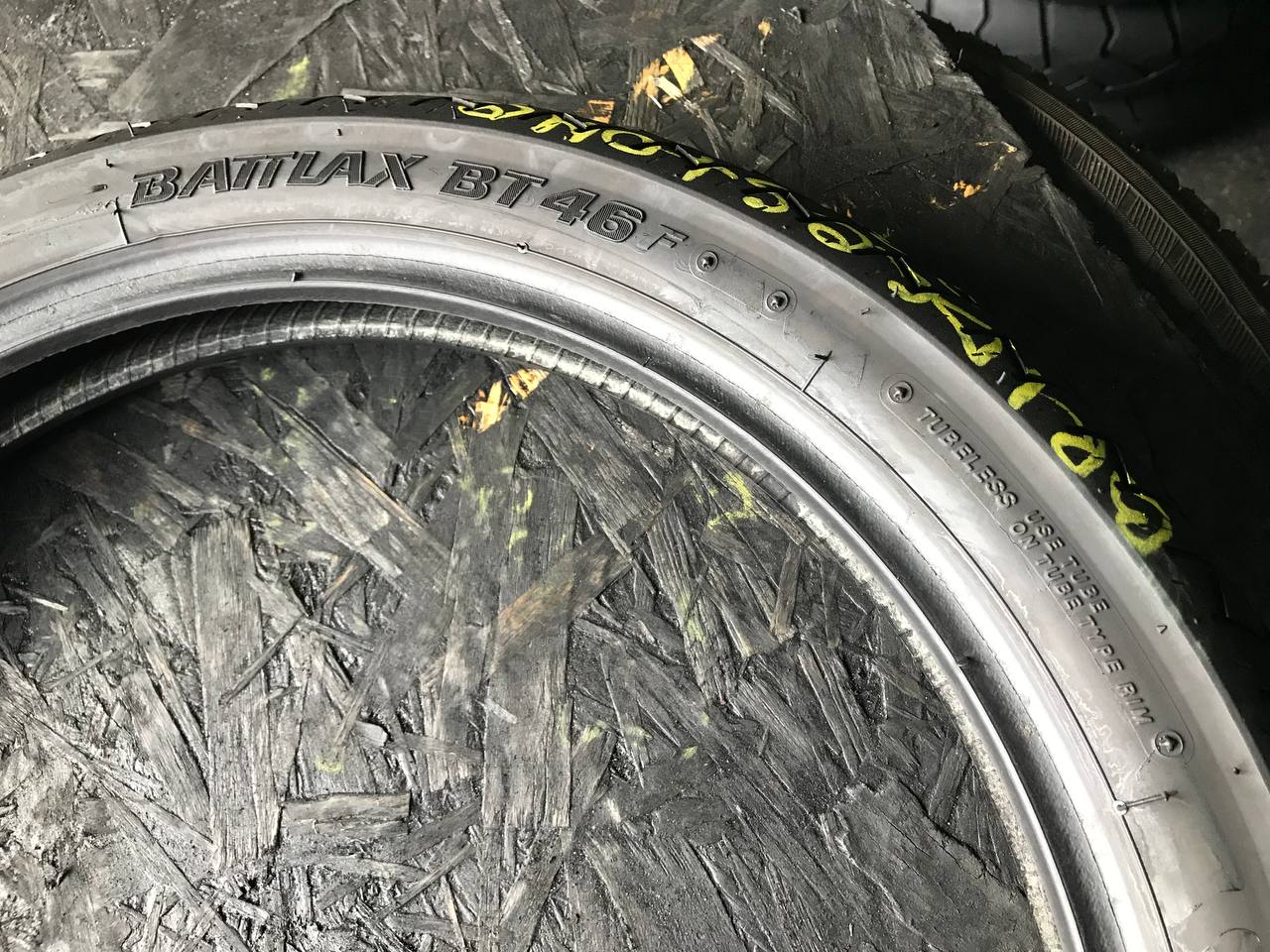 90/90 R18 Bridgestone Battlax BT46F