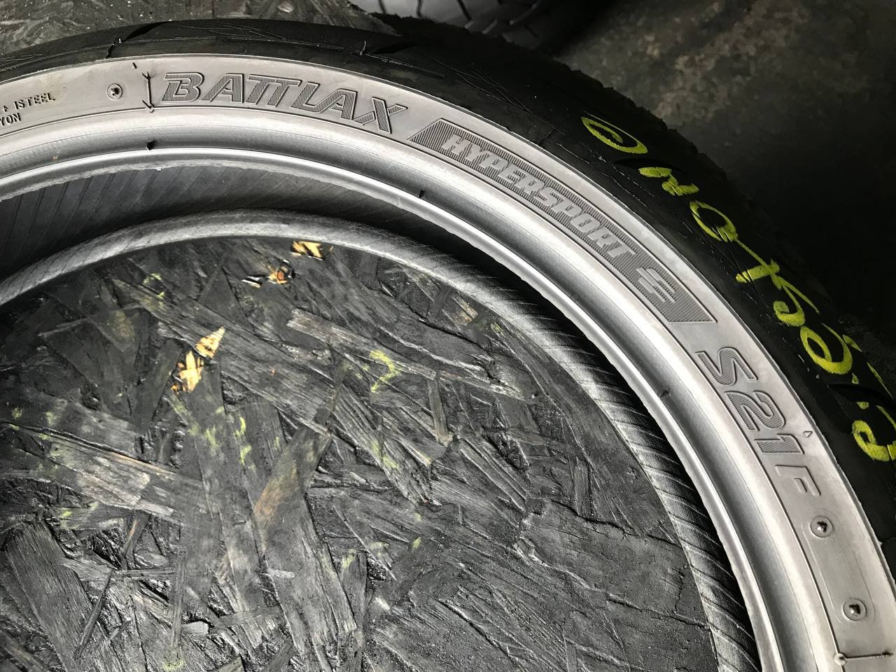 120/70 R17 Bridgestone Battlax Hypersport S21F