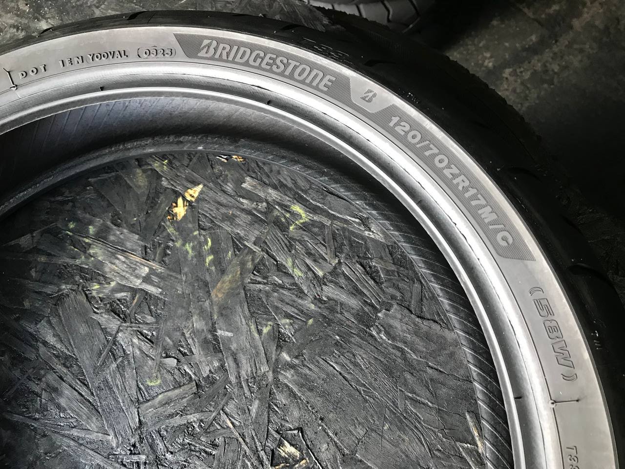 120/70 R17 Bridgestone Battlax Sport Touring T33F