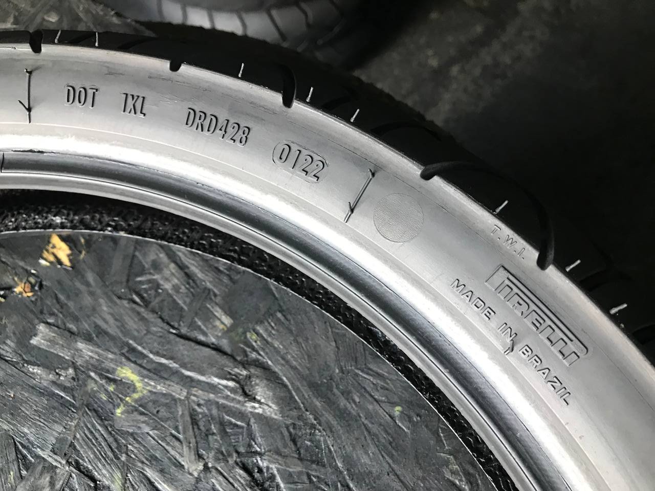 100/80 R17 Pirelli Sport Demon