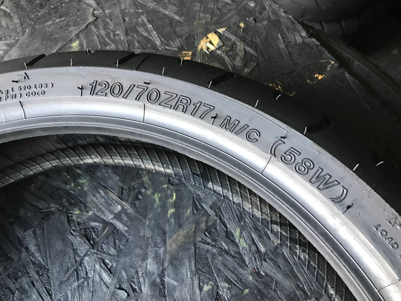 120/70 R17 Irc RMC810