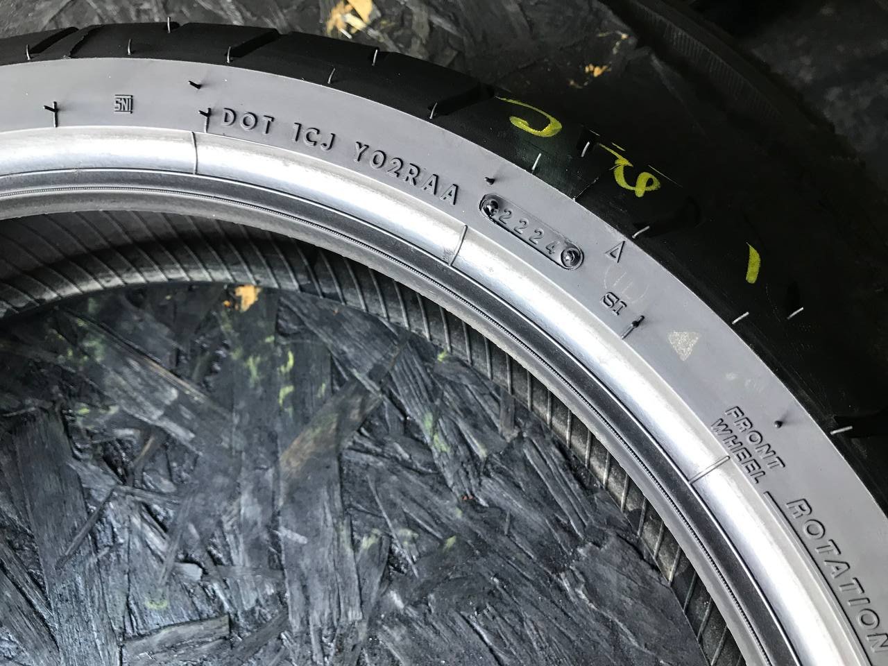 120/70 R17 Irc RMC810