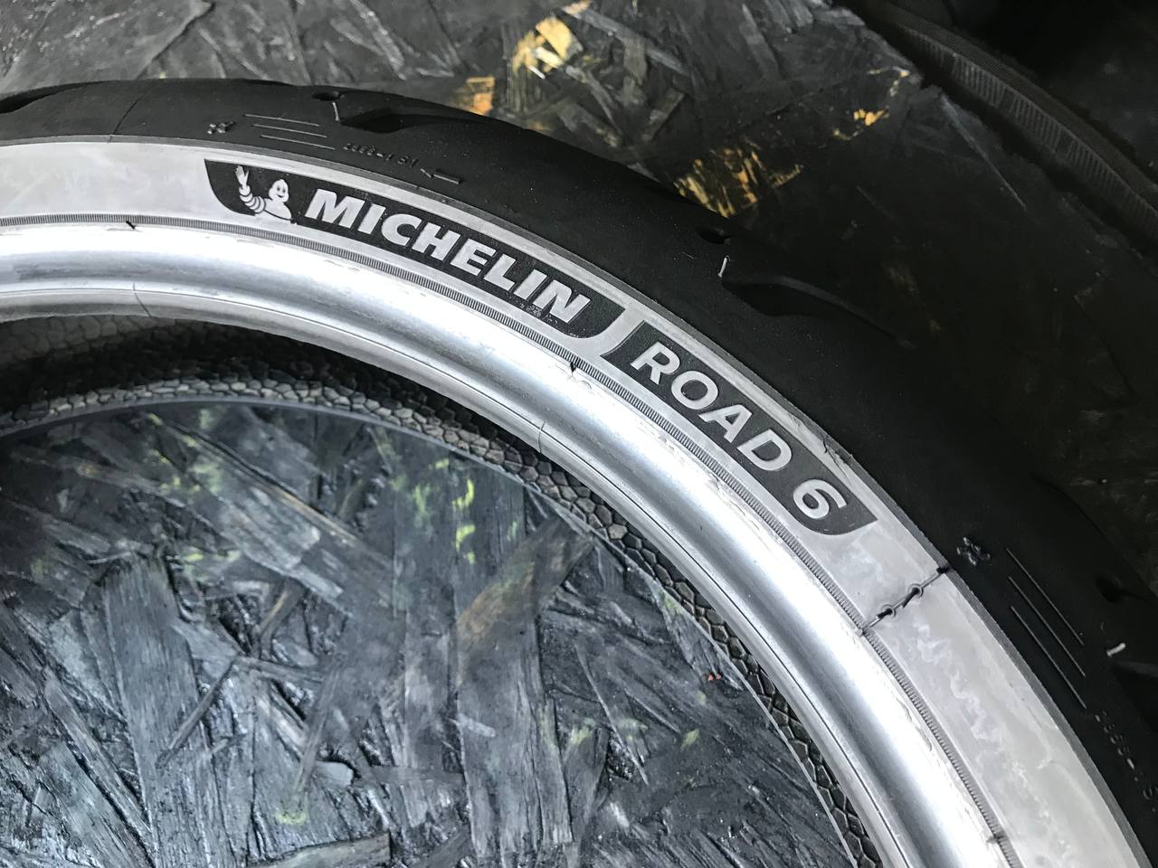 120/70 R17 Michelin Road 6