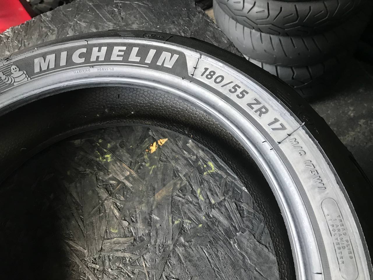 180/55 R17 Michelin Road 5