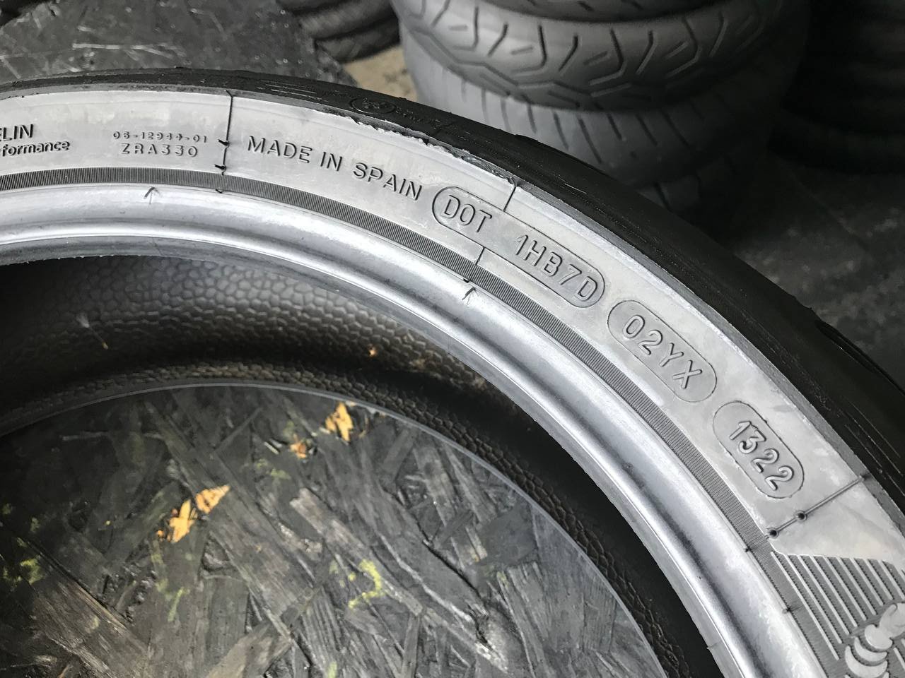 180/55 R17 Michelin Road 5