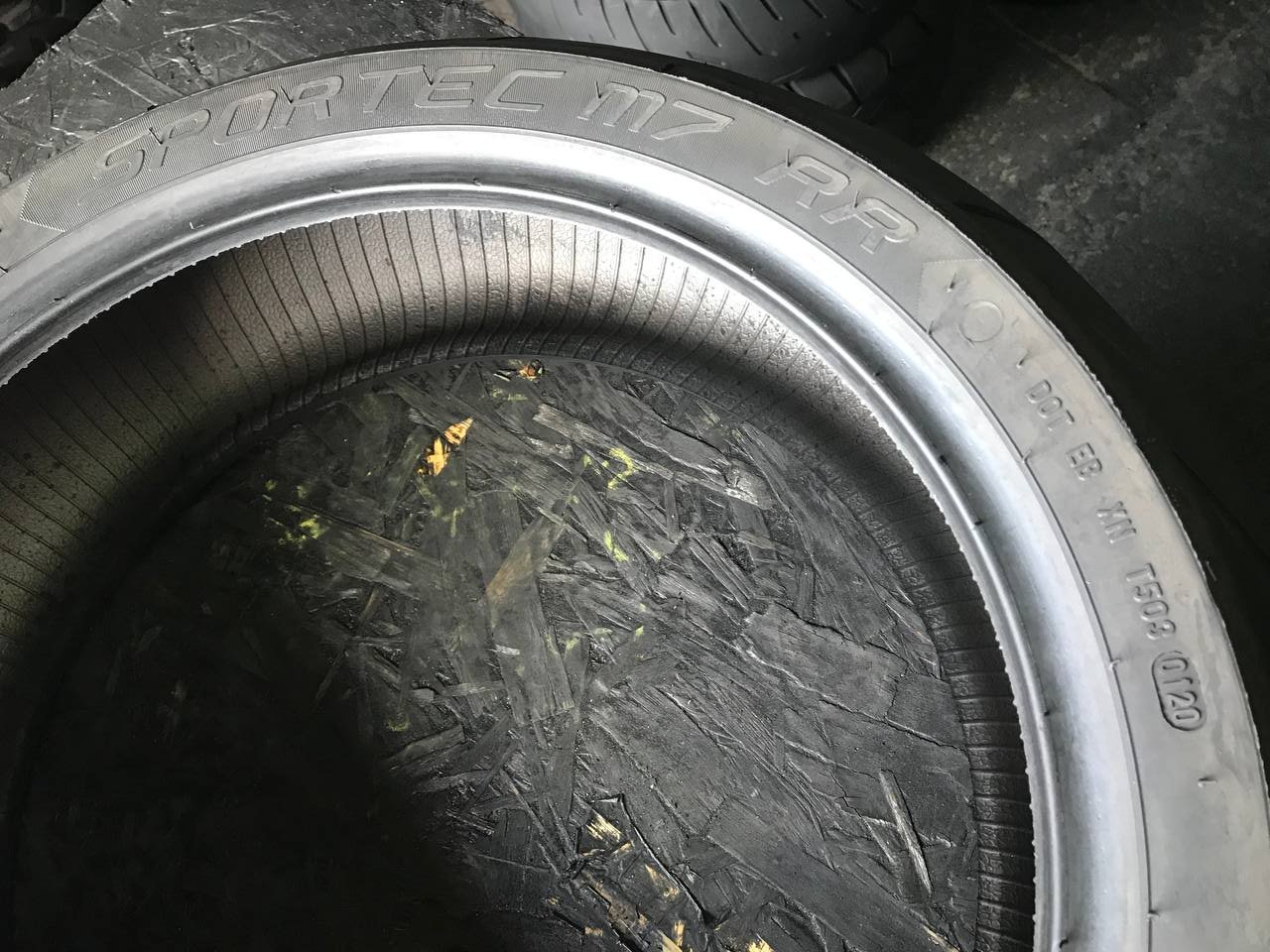 180/55 R17 Metzeler Sportec M7 RR
