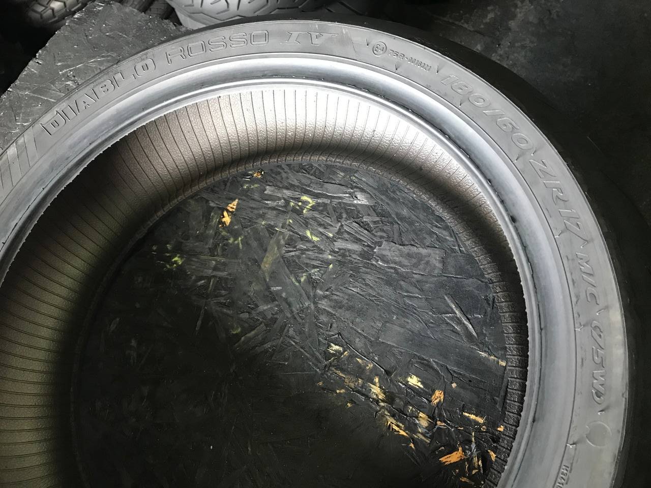 180/60 R17 Pirelli Diablo Rosso IV