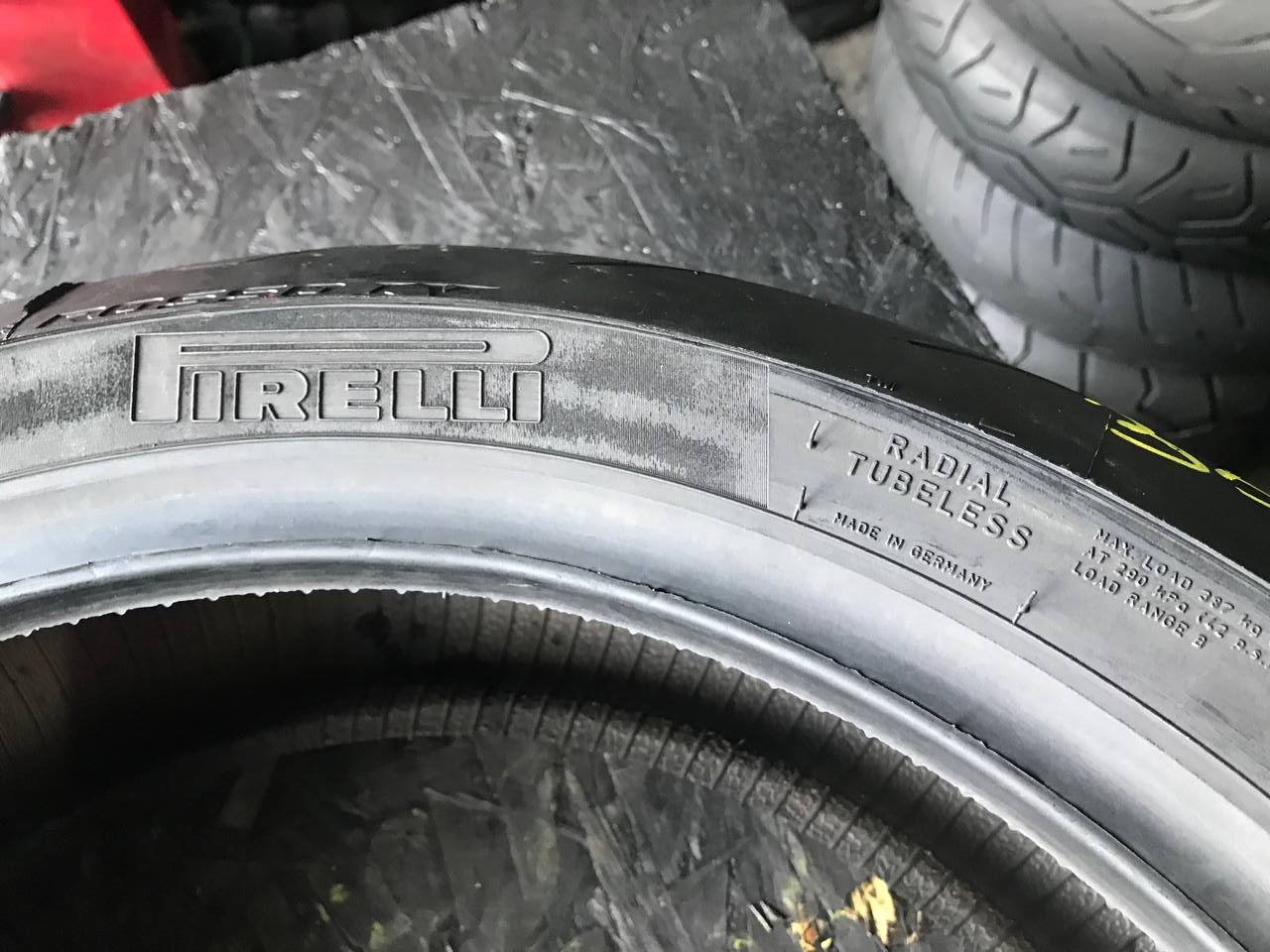 180/60 R17 Pirelli Diablo Rosso IV