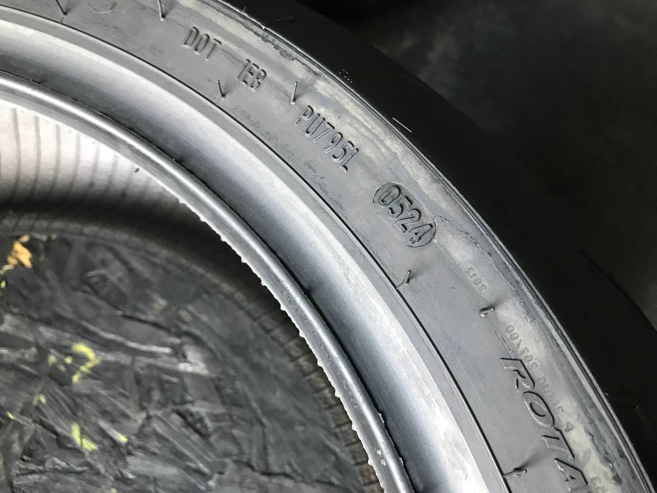 180/60 R17 Pirelli Diablo Rosso IV