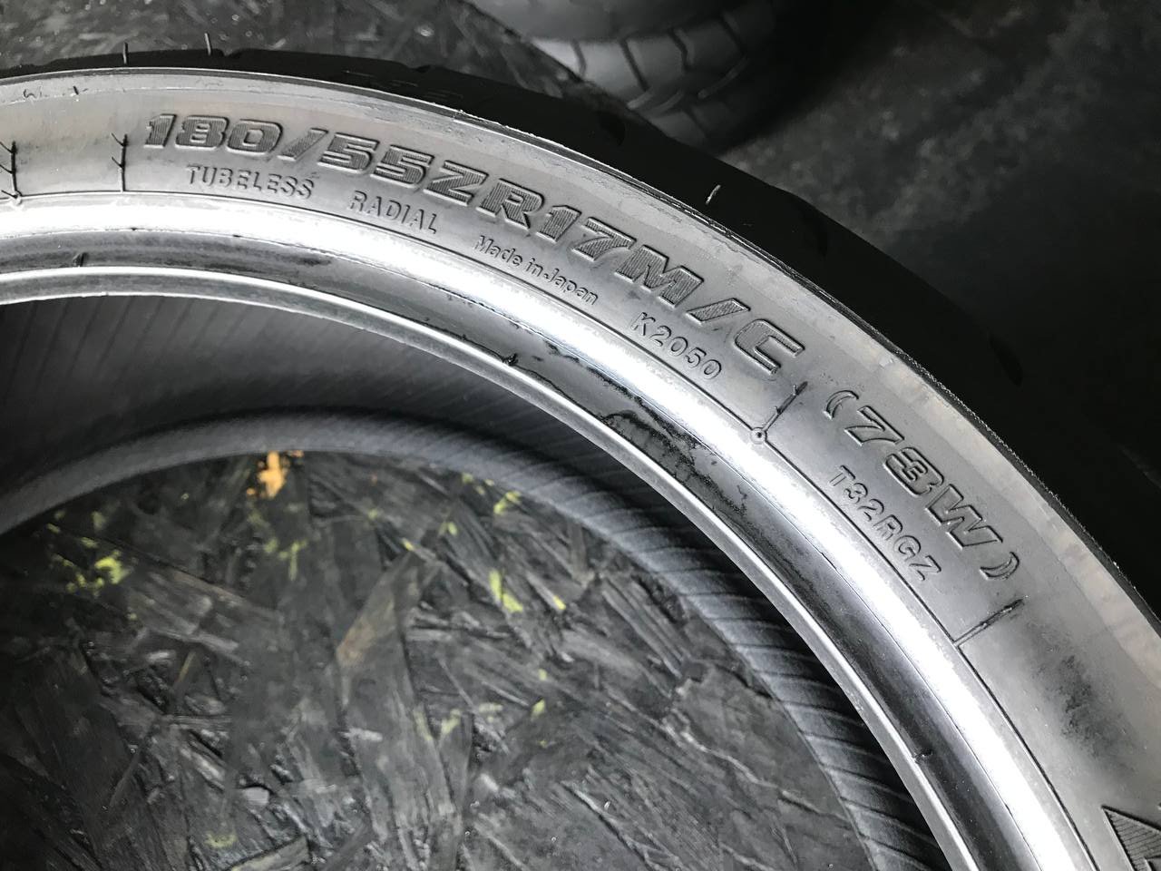 180/55 R17 Bridgestone Battlax Sport Touring T32R