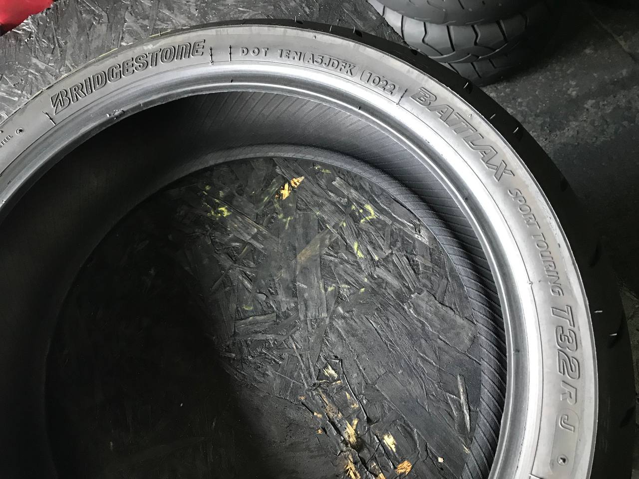 180/55 R17 Bridgestone Battlax Sport Touring T32R