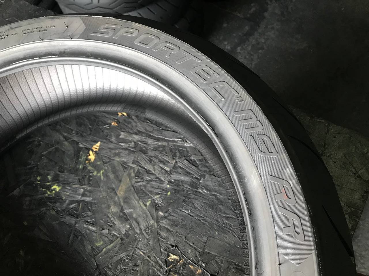 180/55 R17 Metzeler Sportec M9 RR