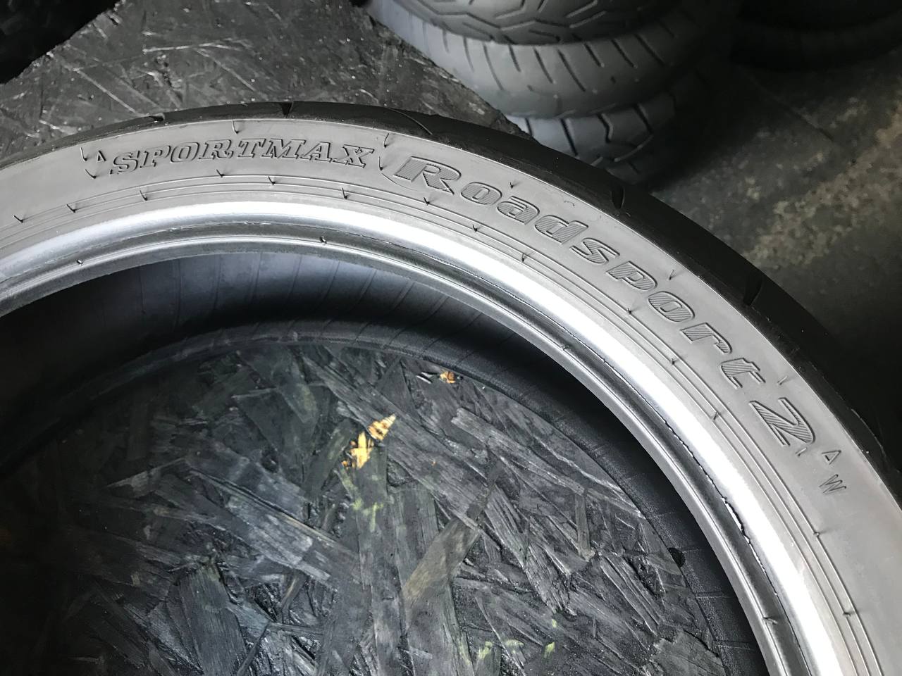 160/60 R17 Dunlop SportMax RoadSport 2