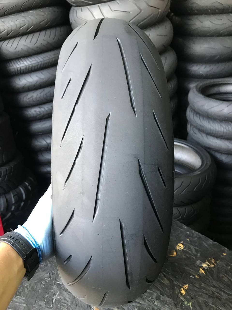 180/55 R17 Bridgestone Battlax Hypersport S22R