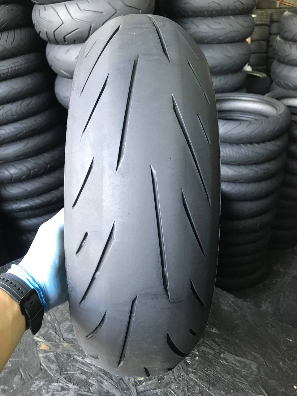 180/55 R17 Bridgestone Battlax Hypersport S22R