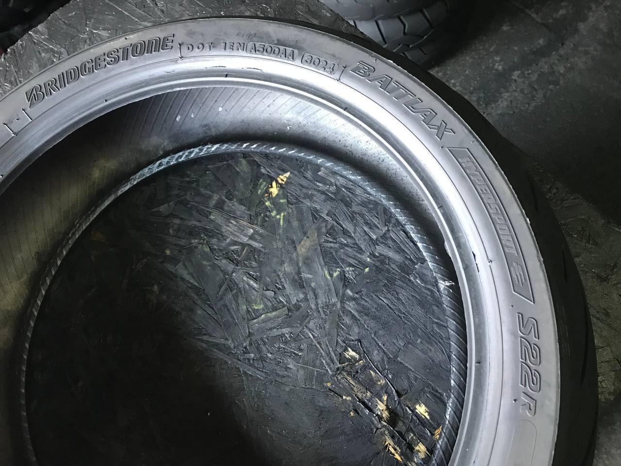 180/55 R17 Bridgestone Battlax Hypersport S22R