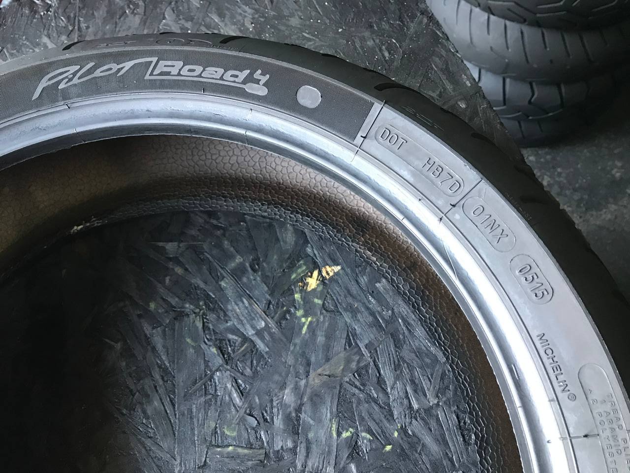 180/55 R17 Michelin Pilot Road 4
