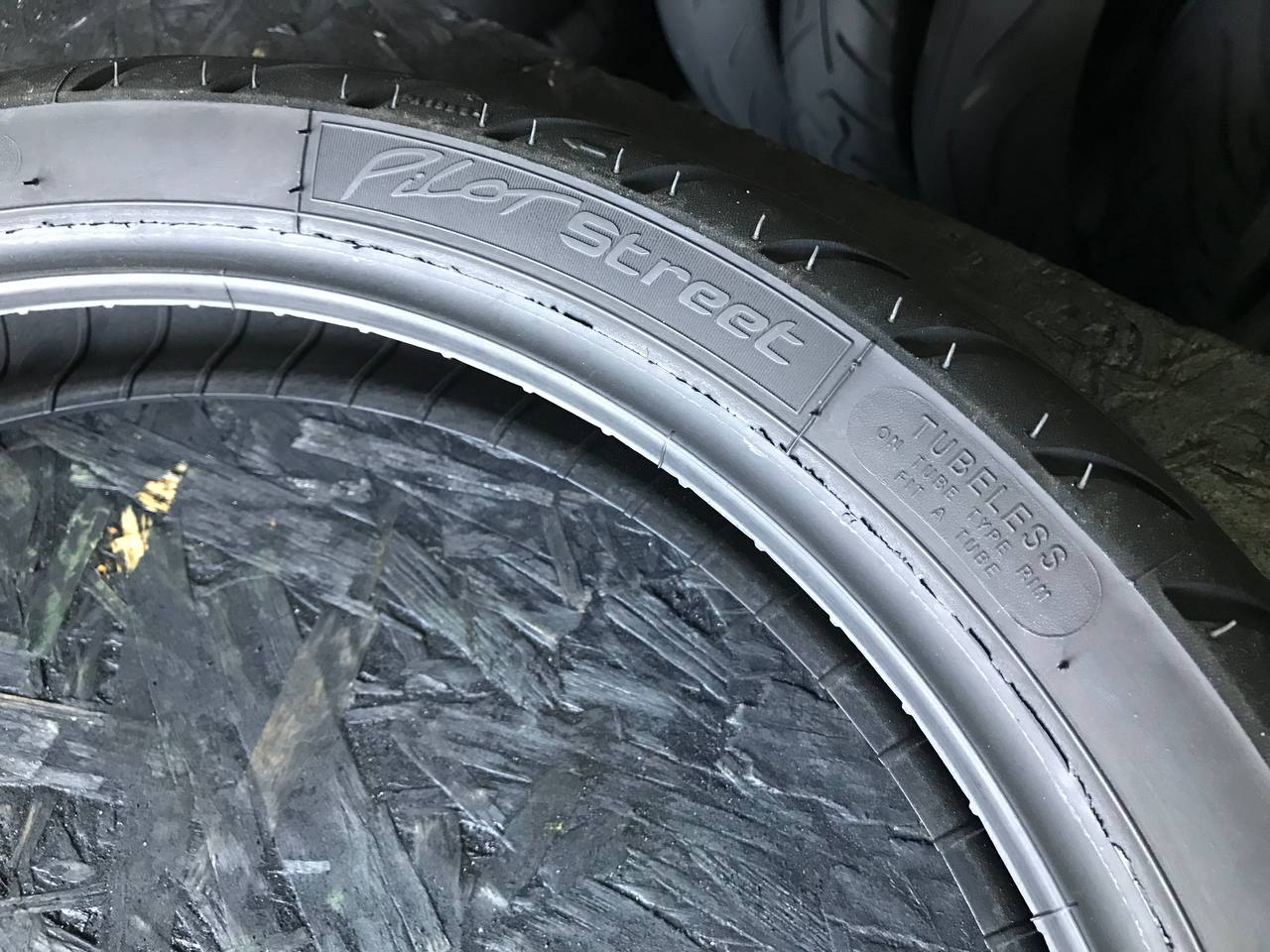 100/80 R17 Michelin Pilot Street