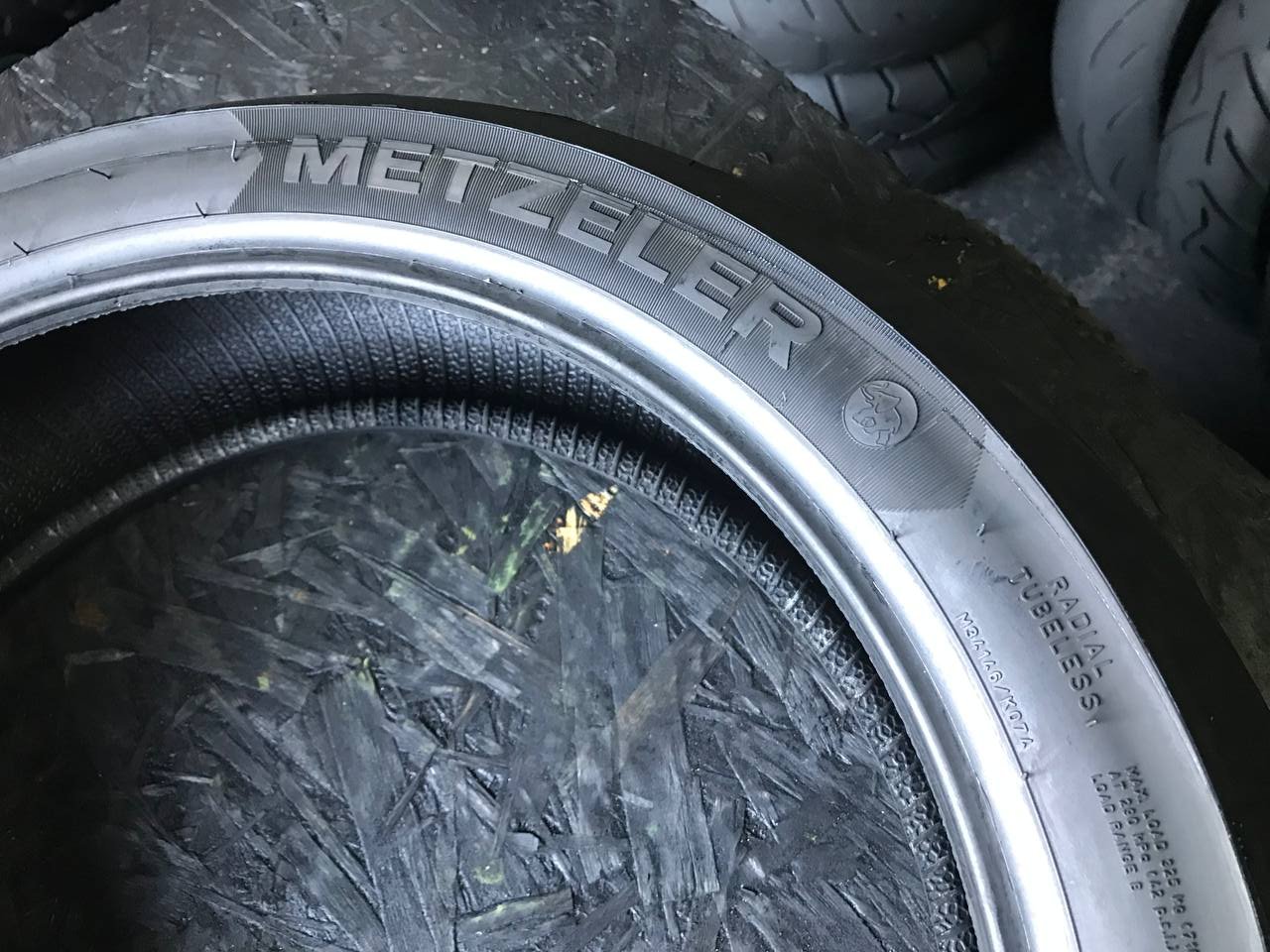 160/60 R17 Metzeler Roadtec 01 SE