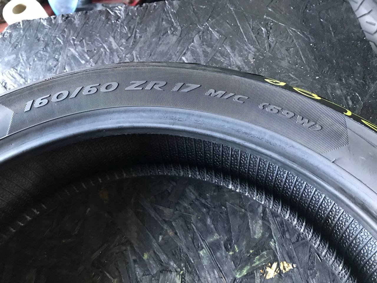 160/60 R17 Metzeler Roadtec 01 SE